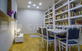 Downtown Apartment In Walk Zone With 3 Bedrooms And Garage