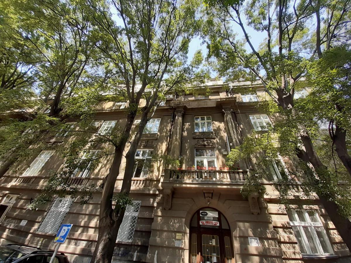 Downtown Apartment In Walk Zone With 3 Bedrooms And Garage Novi Sad Extérieur photo